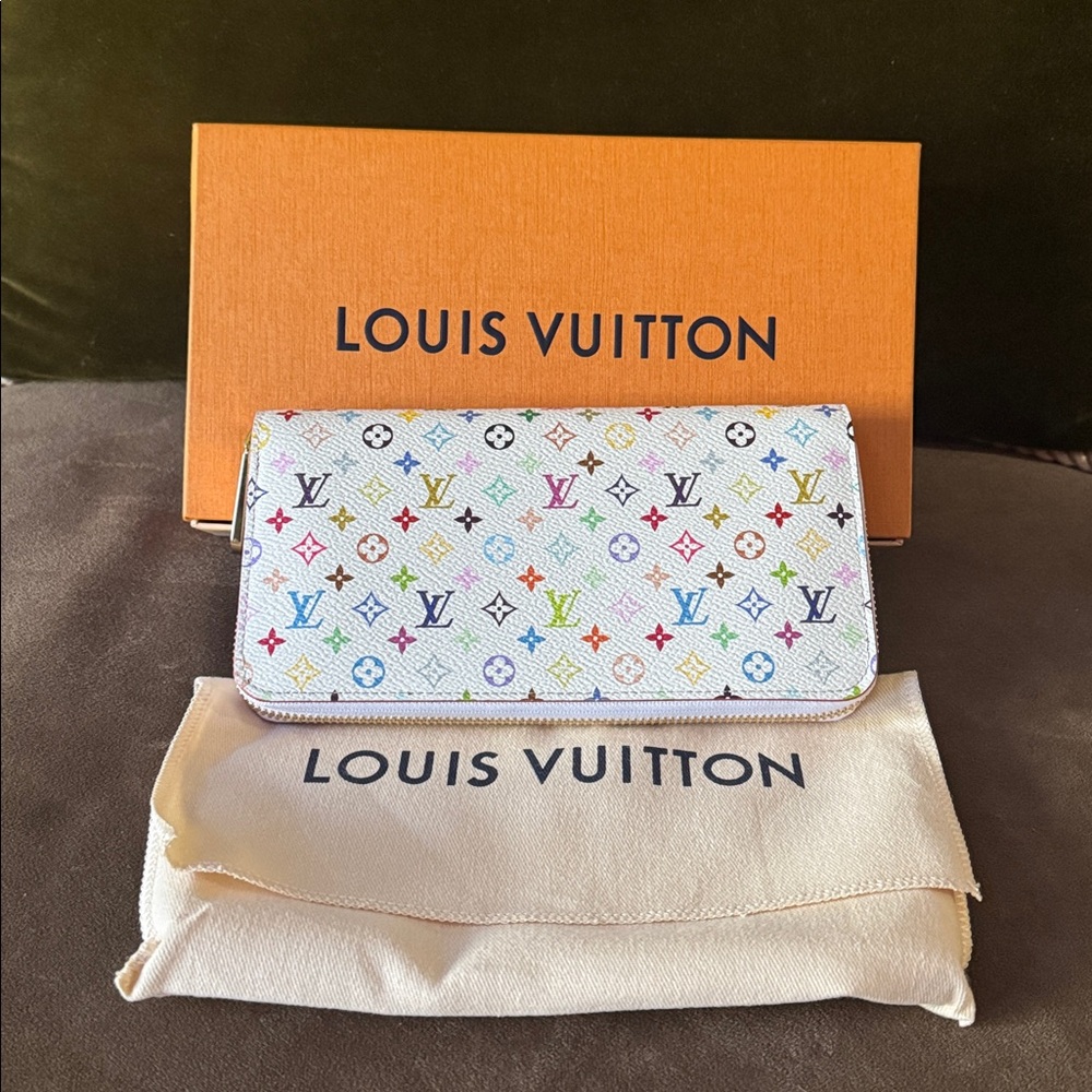 LOUIS VUITTON Murakami Multicolor Long Zip Around Wallet Fusha InteriorLike New.